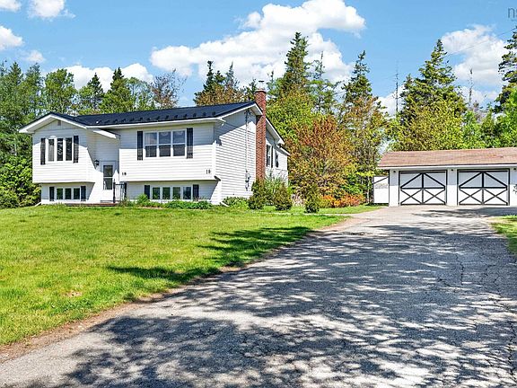 3rd image of 18 Gordon Whitney Dr