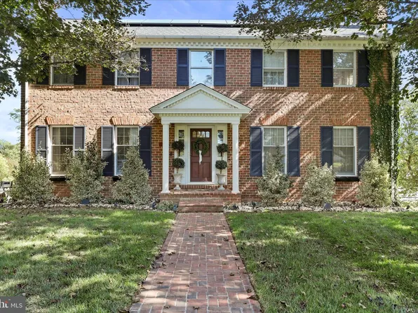 305 N Red Hill Rd, Martinsburg, WV 25401