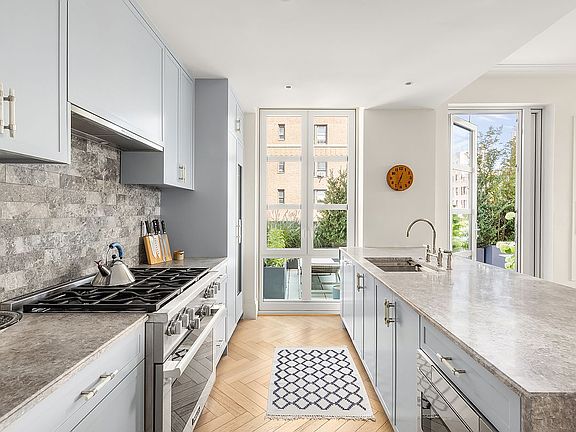 5th image of 250 E 21st St #10A