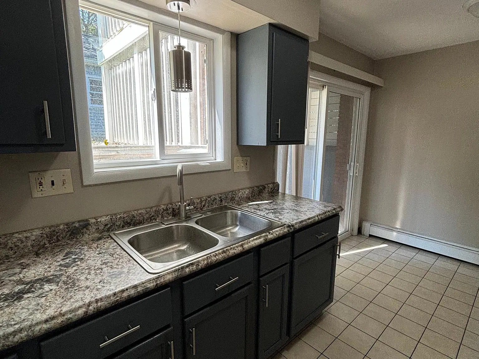 1894 Phillips Ave — Photo 3