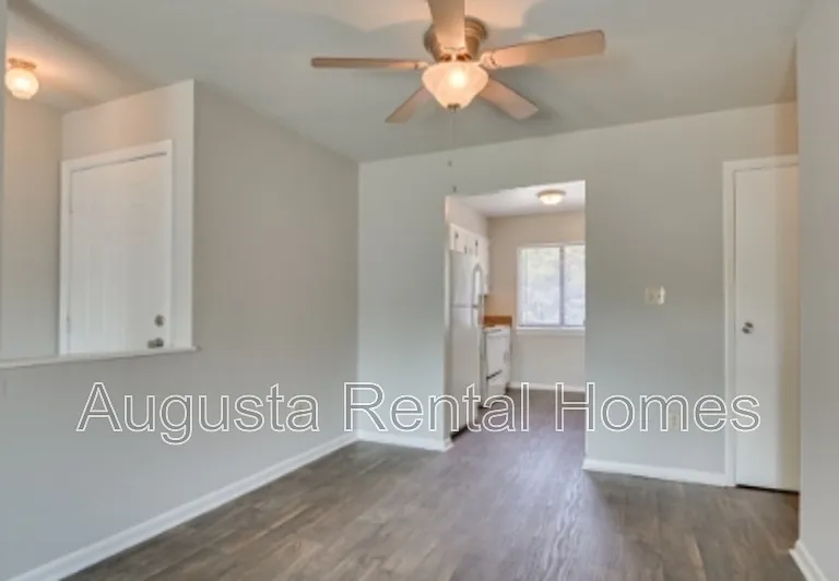 2822D Thomas Ln — Photo 3