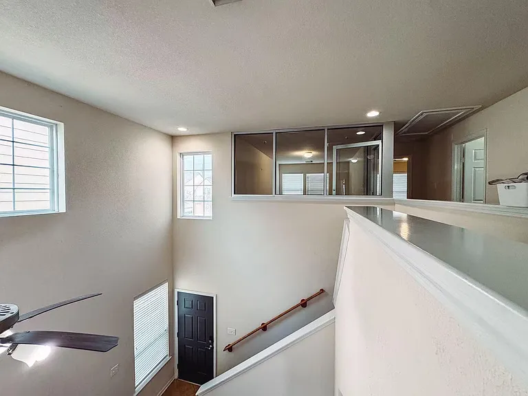 3923 Calgary Cir — Photo 10