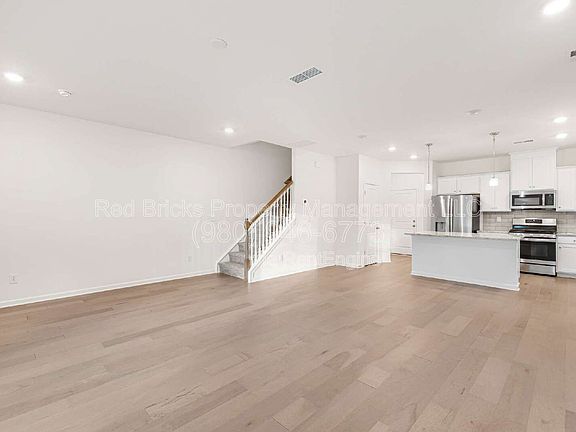 5th image of 240 Harpers Run Ln