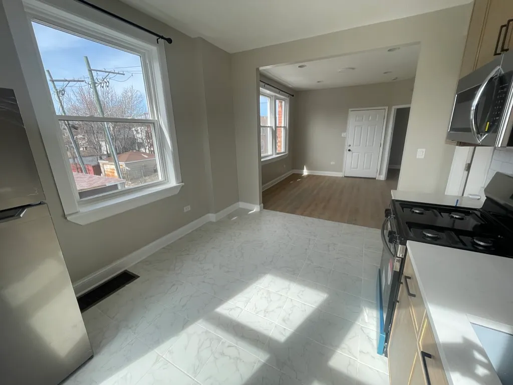 2 bed, 750 sqft, $1,850 — Photo 2