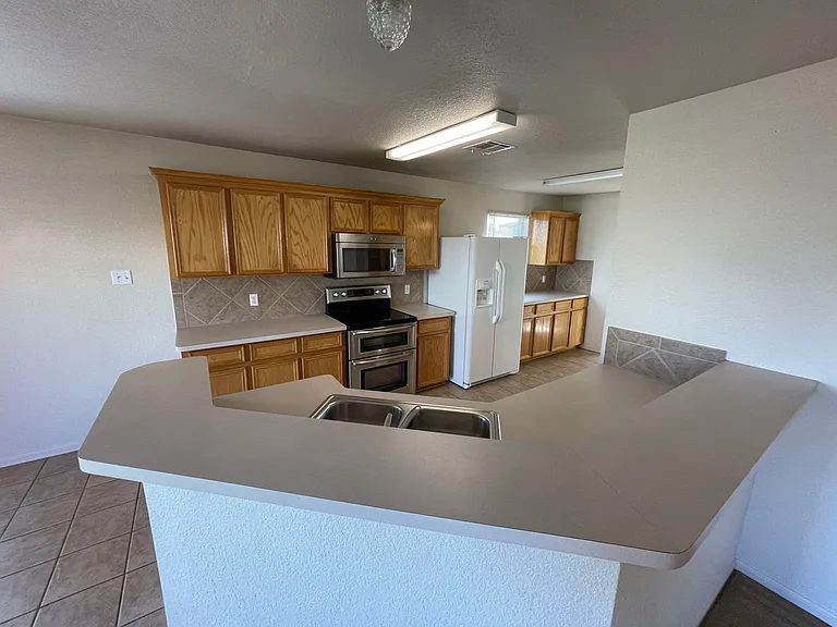 3407 Catalina Dr — Photo 9