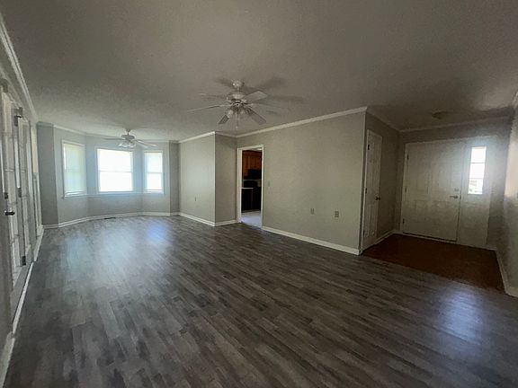 3rd image of 12 Hawthorne Trl