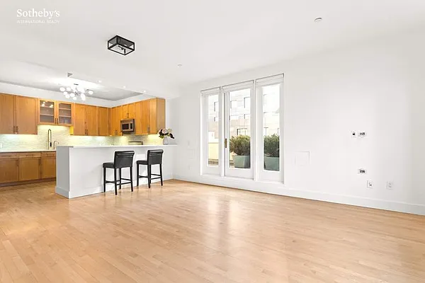 Rented by Sotheby's International Realty | media 22