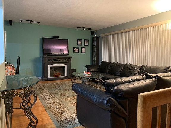 3rd image of 54 Gold Ave