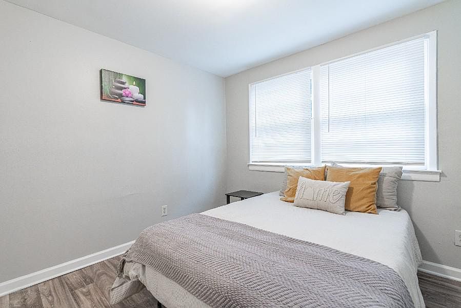 1st image of 385 Dartmouth Dr SW #3