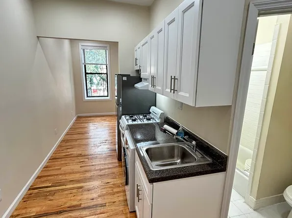 608 East 9th Street image 4 of 8