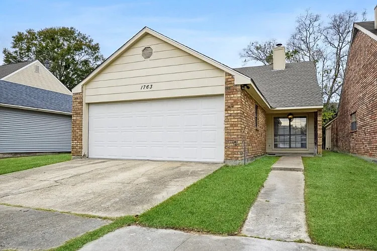 1763 Briar Oak Dr — Photo 1