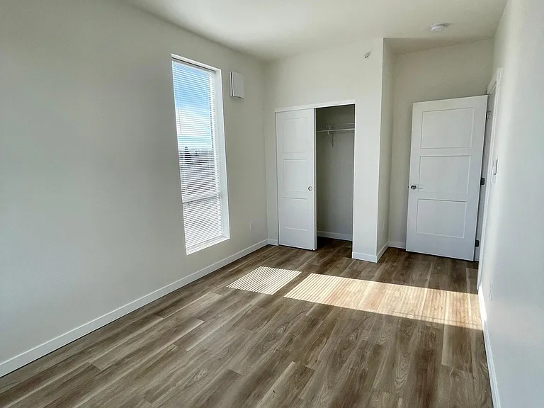 2520 N Regal St — Photo 15