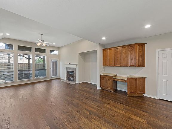 5th image of 7668 Ravenhill Dr