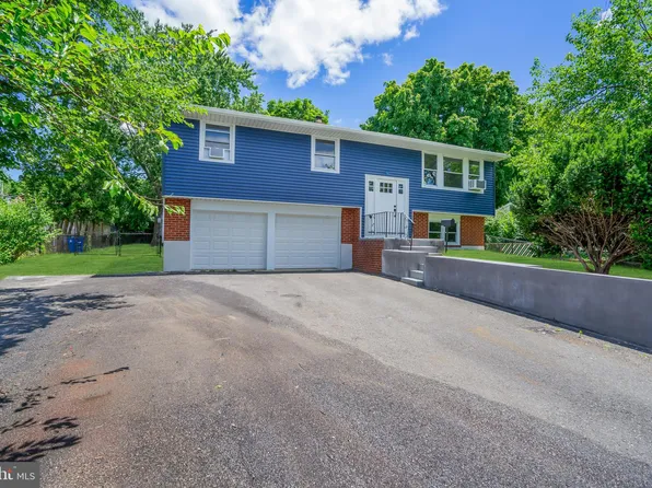 208 N Arthur Dr, Edgewater Park, NJ 08010