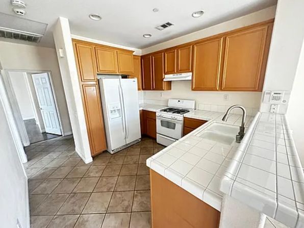 1800 E Lakeshore Dr #2004