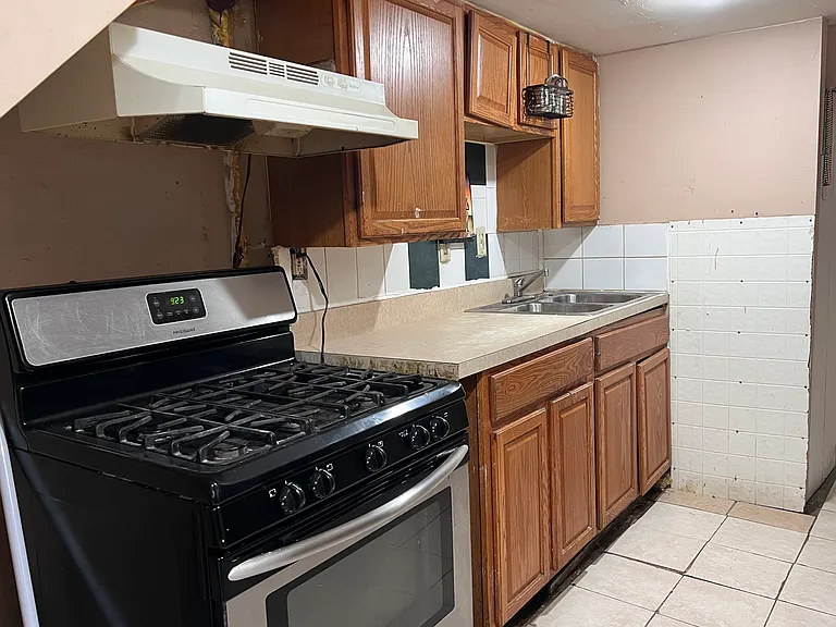 325 E University Pkwy #B2 — Photo 12
