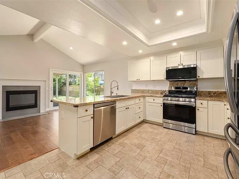 1981 Berkshire Dr — Photo 12