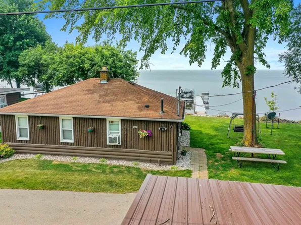 7445 Widgeon Ln, Larsen, WI 54947