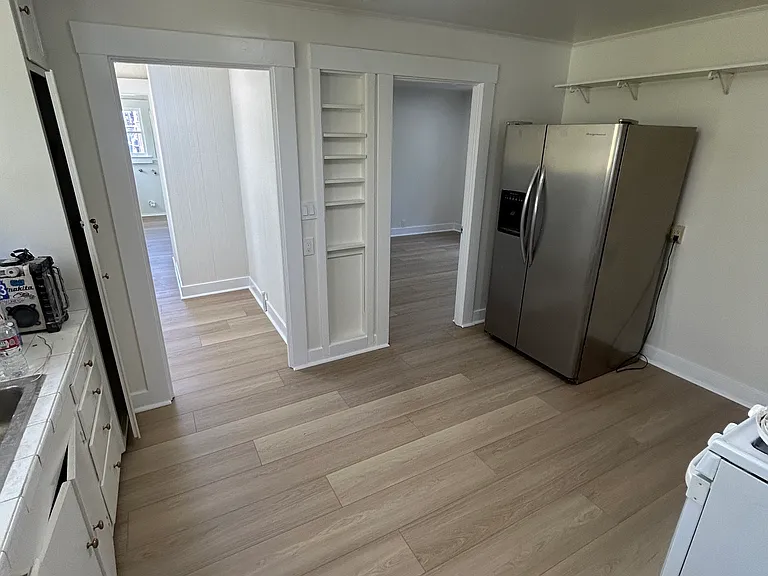 852 1/2 Western Ave — Photo 3