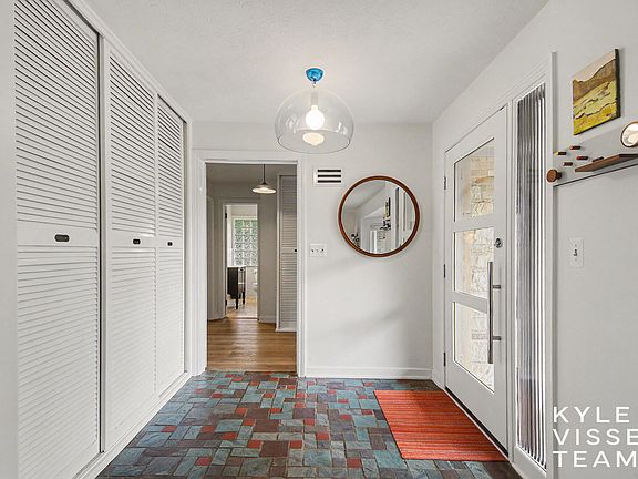 5th image of 2861 Woodcliff Cir SE