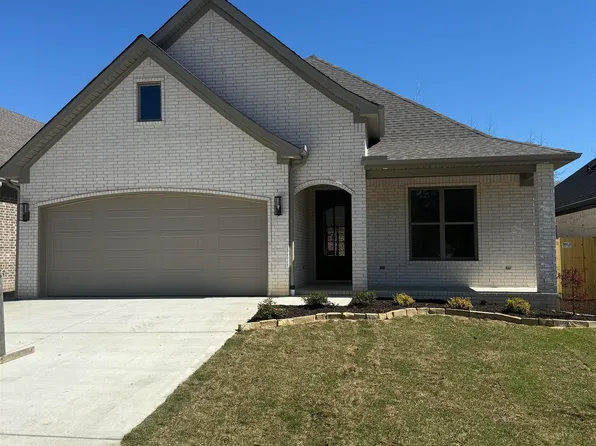 130 Woodlands Park Dr, Little Rock, AR 72211