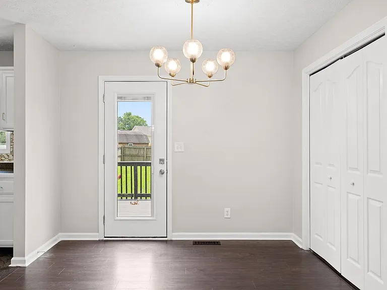 574 Oakmont Dr — Photo 7