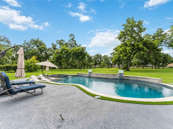 3819 Emerald Lake Dr