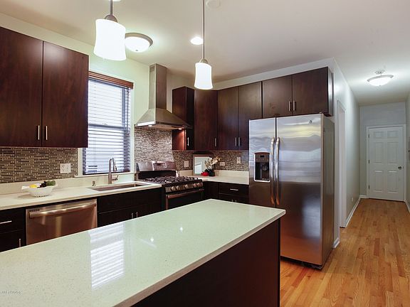 4th image of 3519 W Dickens Ave