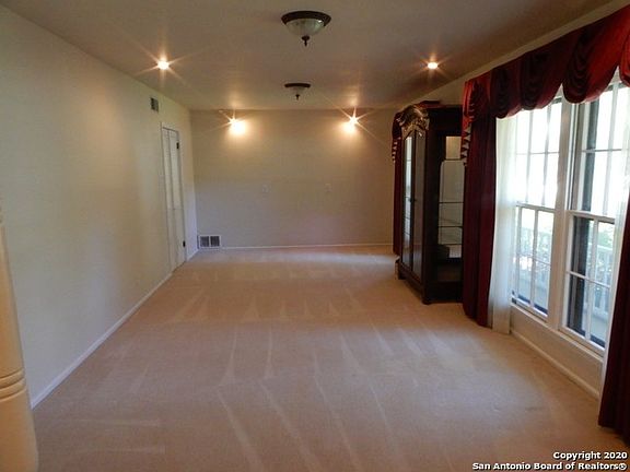 4th image of 239 Yosemite Dr