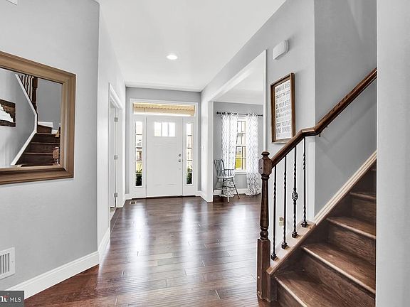 4th image of 16 Greenview Dr