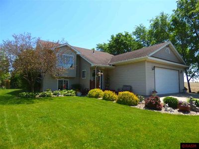 602 Palmer Dr, Saint Clair, MN, 56080