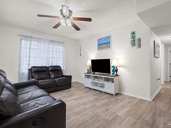5th image of 1004 Medford Ave