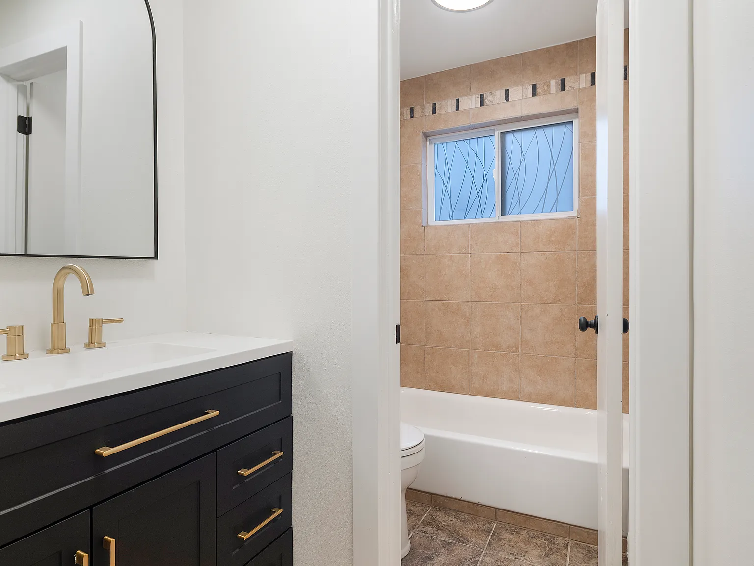 2 bed, 700 sqft, $2,999 — Photo 3