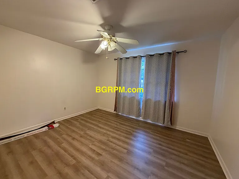 2210 Crestwood Rd — Photo 9