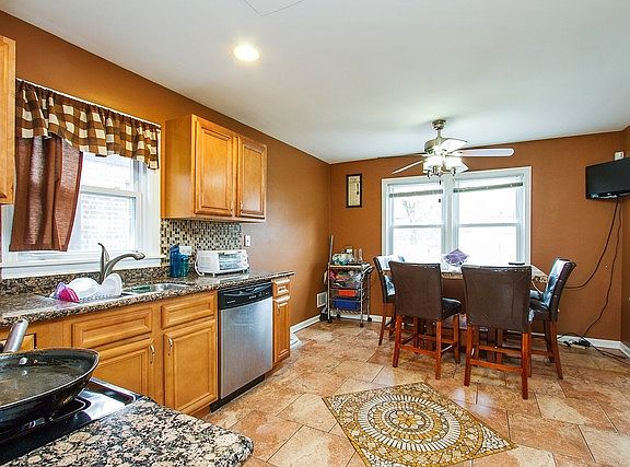 3rd image of 8045 S Essex Ave