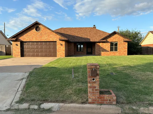 906 Polk St, Altus, OK 73521