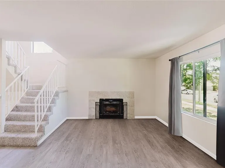 45041 Colleen Dr — Photo 2
