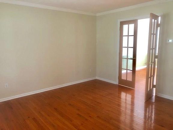 4th image of 121 Orchard Dr