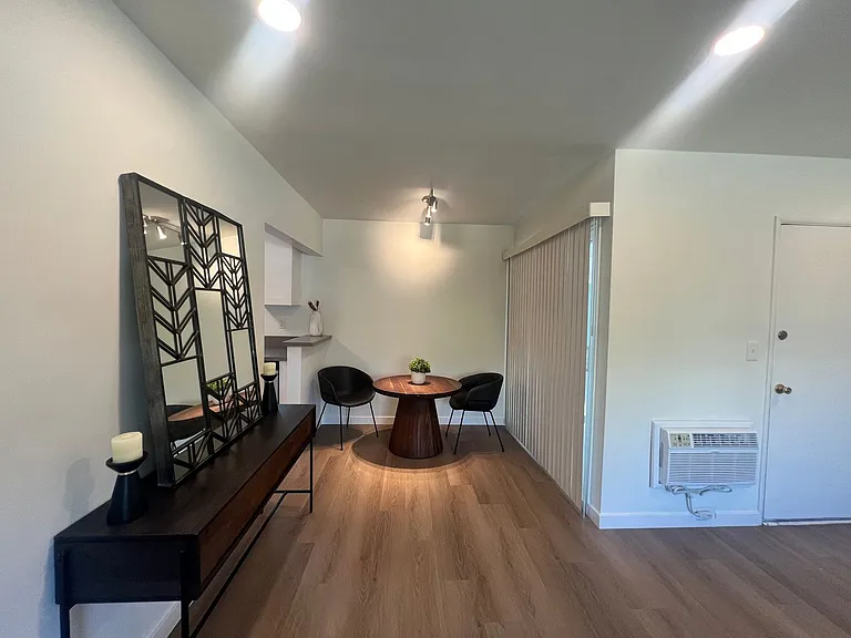 13429 Moorpark St — Photo 24