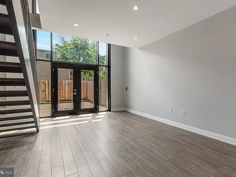 512 E Girard Ave #103 — Photo 3