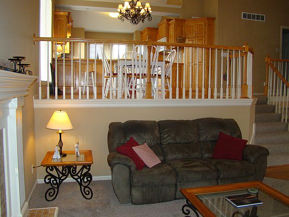 3rd image of 101 NE Hidden Meadow Ln