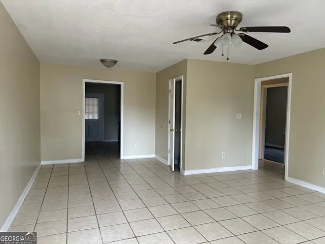 323 Carriage Ln #A — Photo 2