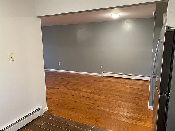 4th image of 13-29 Dinsmore Ave #2