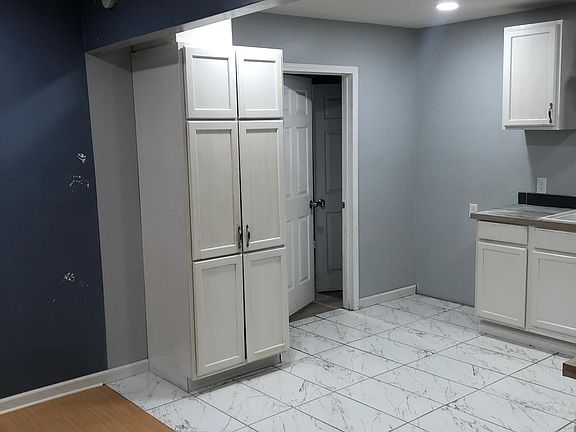 4th image of 1110 Husband St