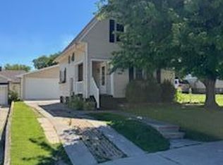 907 S 22nd St, Manitowoc, WI 54220