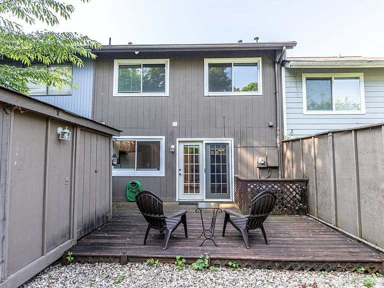 110 Woodlake Dr — Photo 36