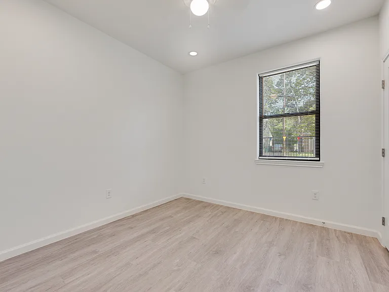 Bernice St — Photo 16