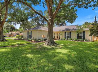 9422 Meadowglen Ln, Houston, TX 77063