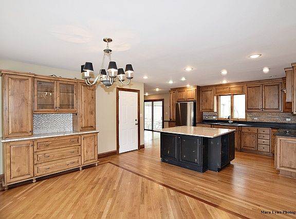 5th image of 6N352 Fair Oaks Dr
