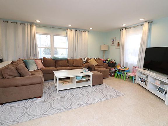 4th image of 12 Wissahickon Ave #1